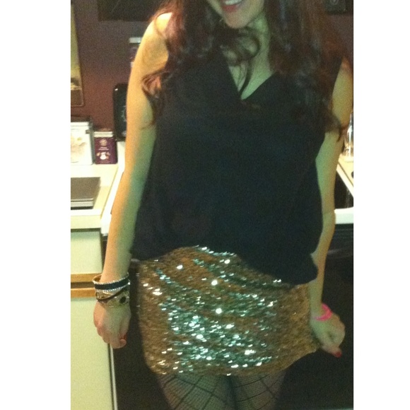Gorgeous black and gold sequin dress - Picture 2 of 5